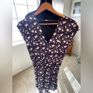 DR2/S/Cutout/pockets mini dressGeometric Print Dress in Navy and White